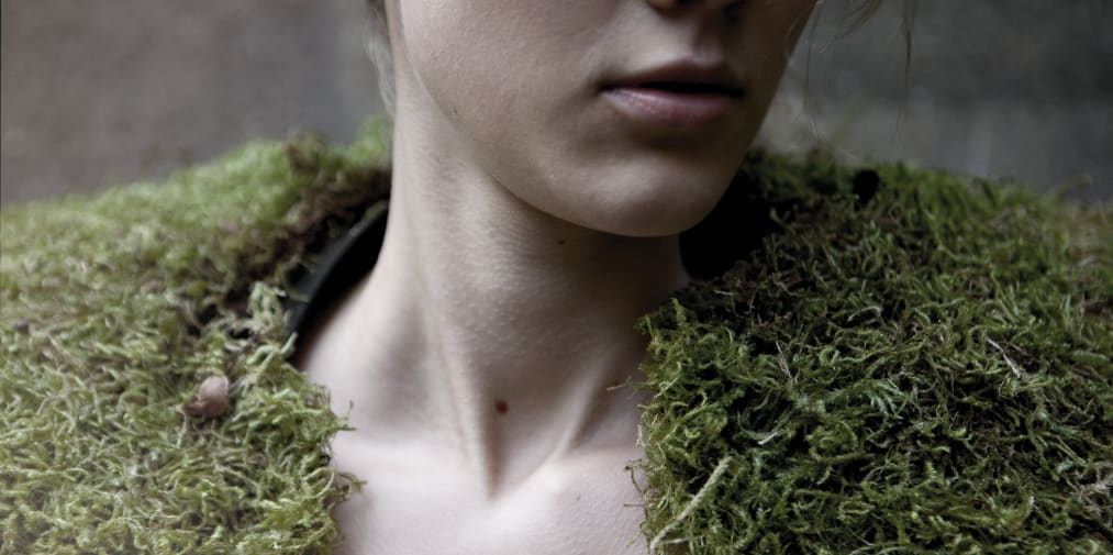 Lady with dress made of grass