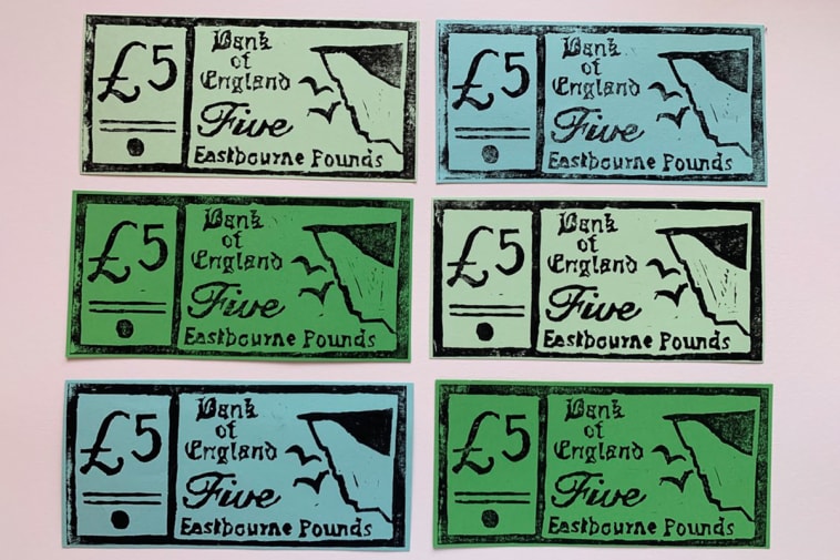 Illustration of five pound notes