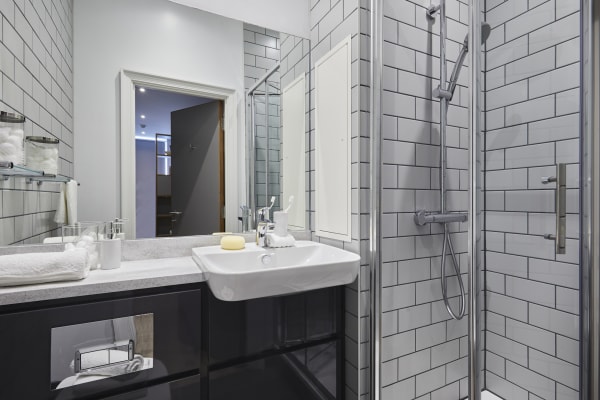 Wigram-House-shared-bathroomjpg.jpg