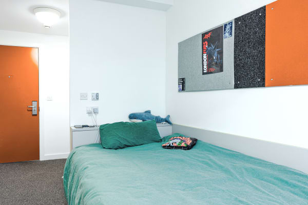 Premium-room-shared-bathroom-Gardens-House-WEB-Quality-16.jpg