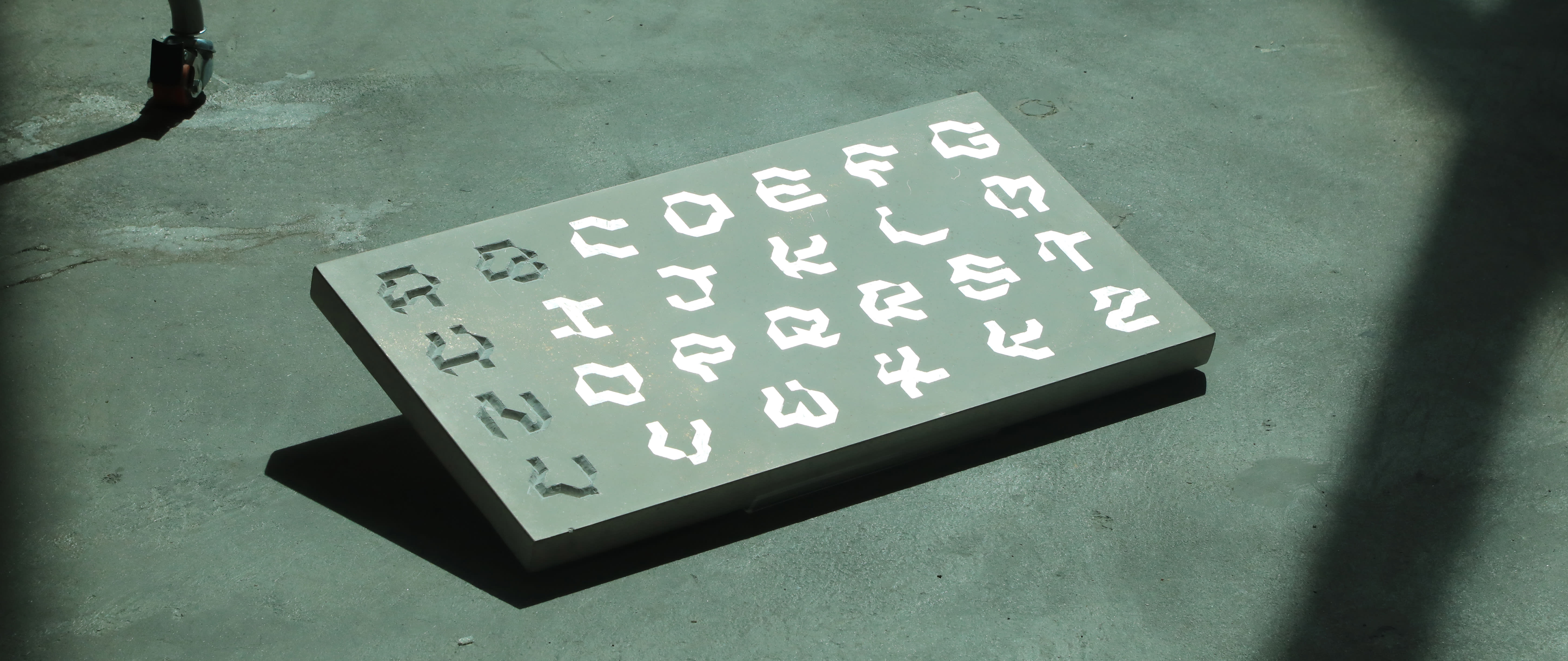 GENIUS LUCI Typeface