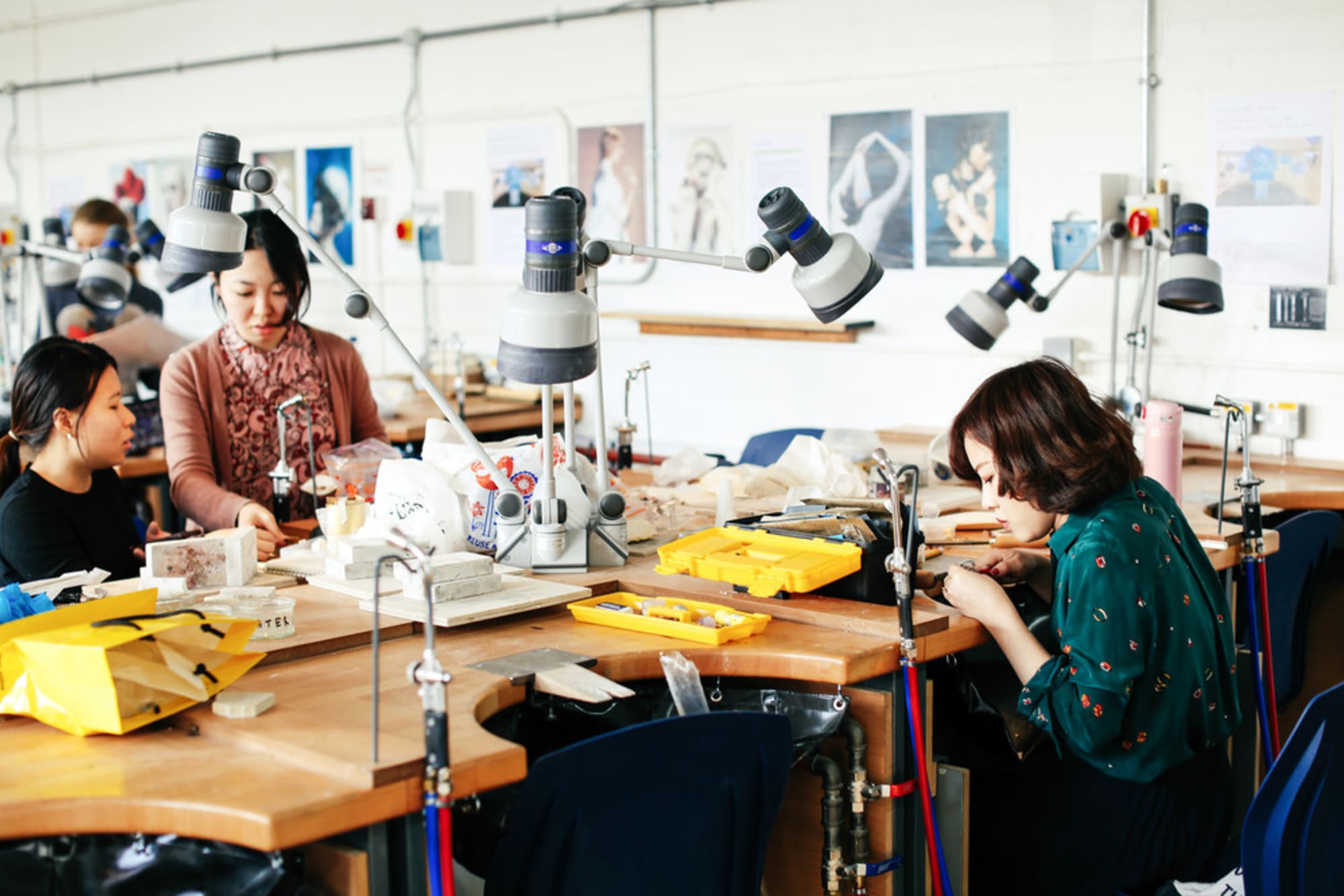 Ayano Kamakiri working in the studio, Case study