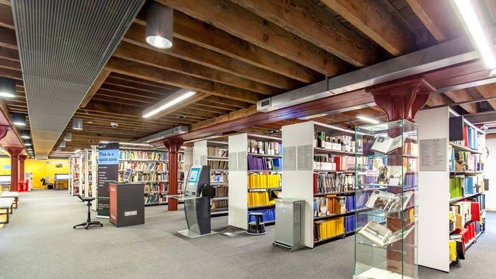Photo of book shelves at the CSM library