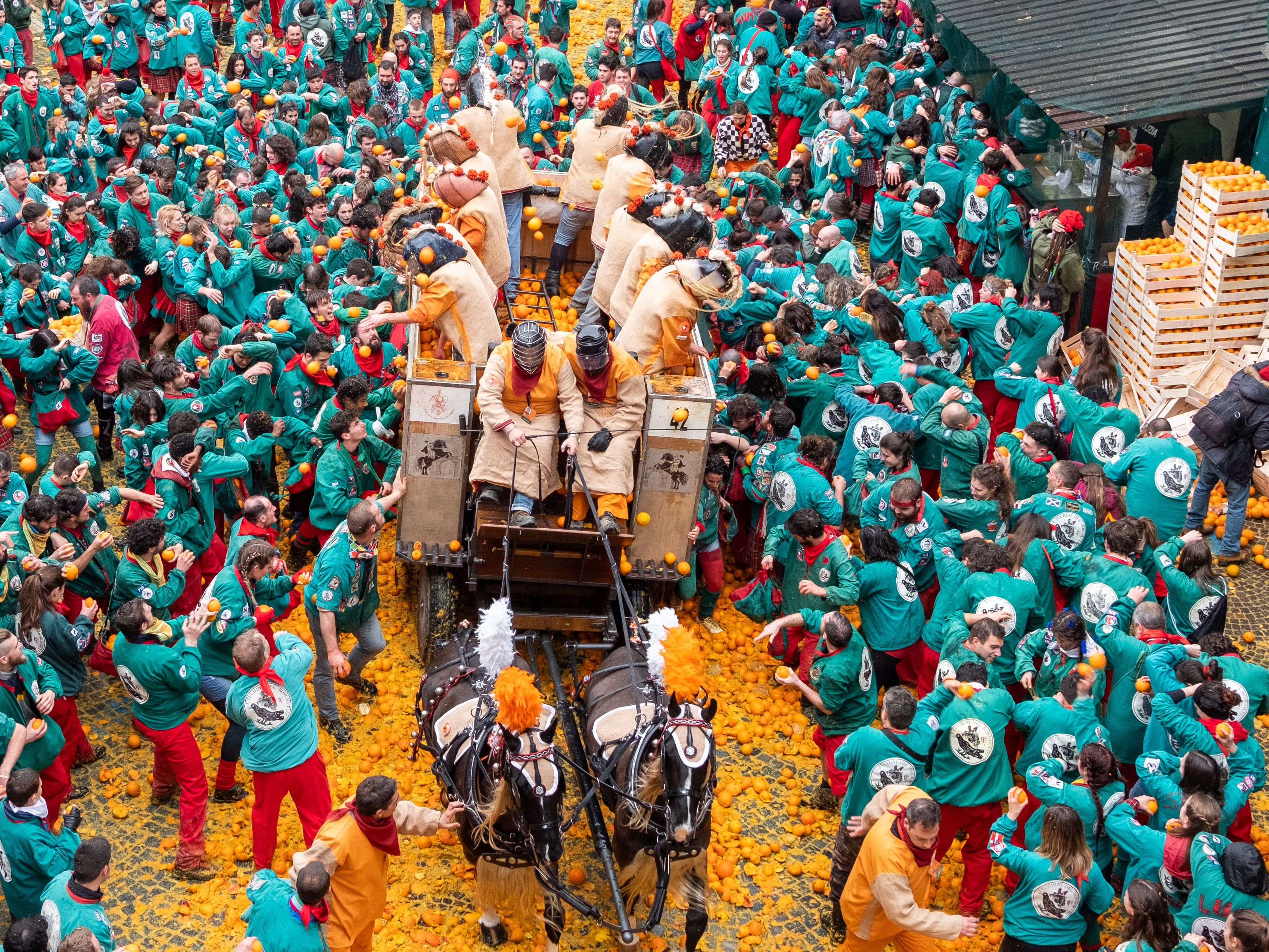 crowd throwing oranges
