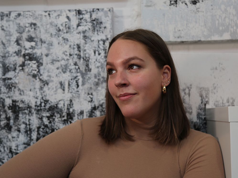 Portrait photograph of a woman.