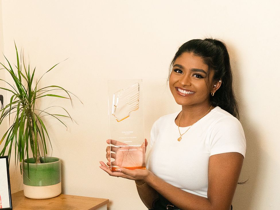 Ishavishali holds her RTS award.