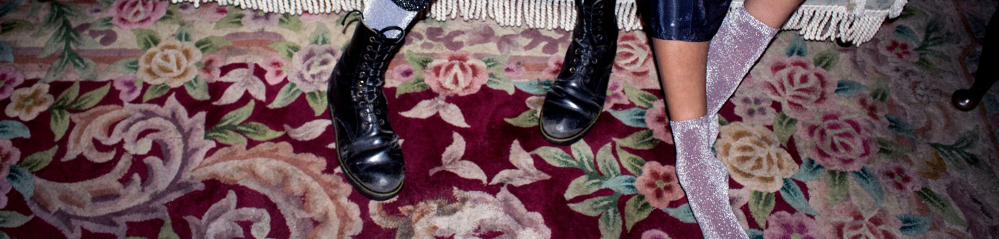 Photo of 2 people on a sofa by Ella Mars.