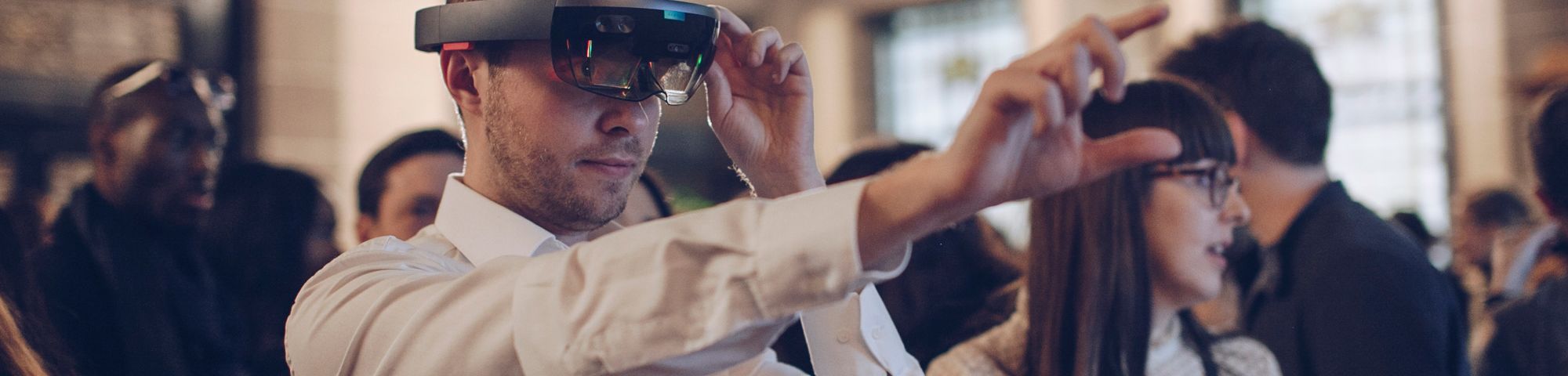 Immersive Fashion Retail Technologies Customer using a Virtual Reality headset