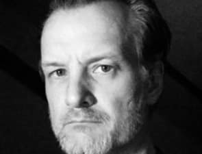 Paul Lowe