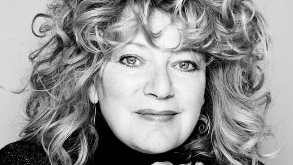 We're excited to honour award-winning make-up artist Naomi Donne - one of the film and theatre industry’s foremost artists with over 100 films and plays to her credit: https://t.co/vAAoVCET3C #UALGrads https://t.co/3I6lyMftBL