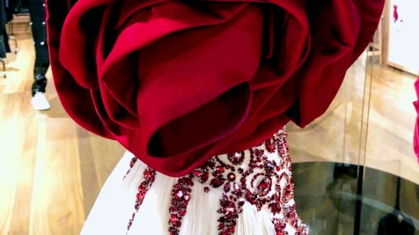 Posted by Amy de la Haye : 'Roses' exhibition on the upper floor of Alexander McQueen’s flagship store, 27 New Bond Street, London, November 2019. https://t.co/r3gcvAqY8V https://t.co/jzGFQ0p4U5