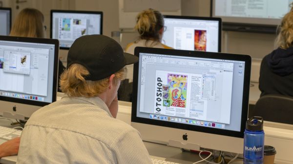 English Plus Digital Graphic Design (Summer)