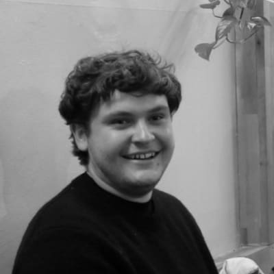 Elliot  Kenton-Howells