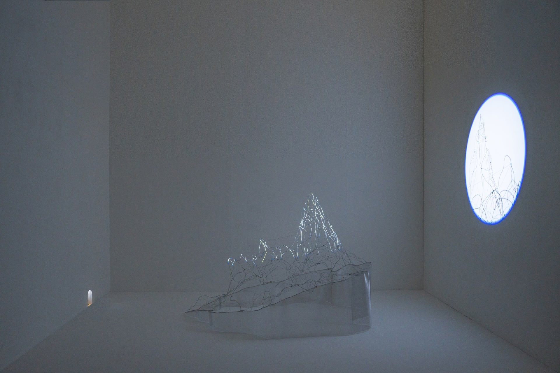 wire shaped as a mountain range projected on a wall