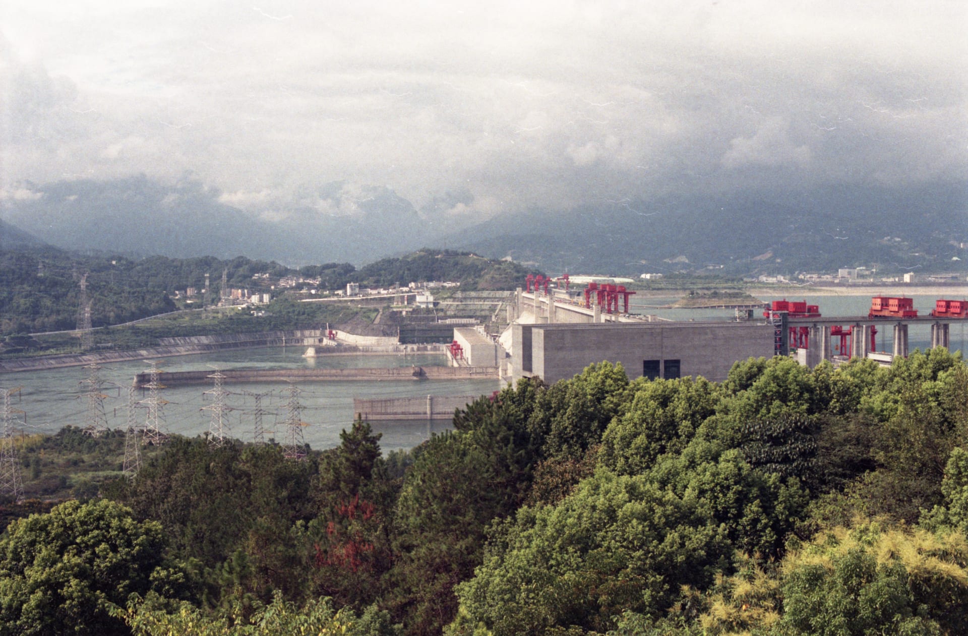 I visited the Three Gorges Dam again this summer and took pictures of it with film that had expired twenty years ago. 