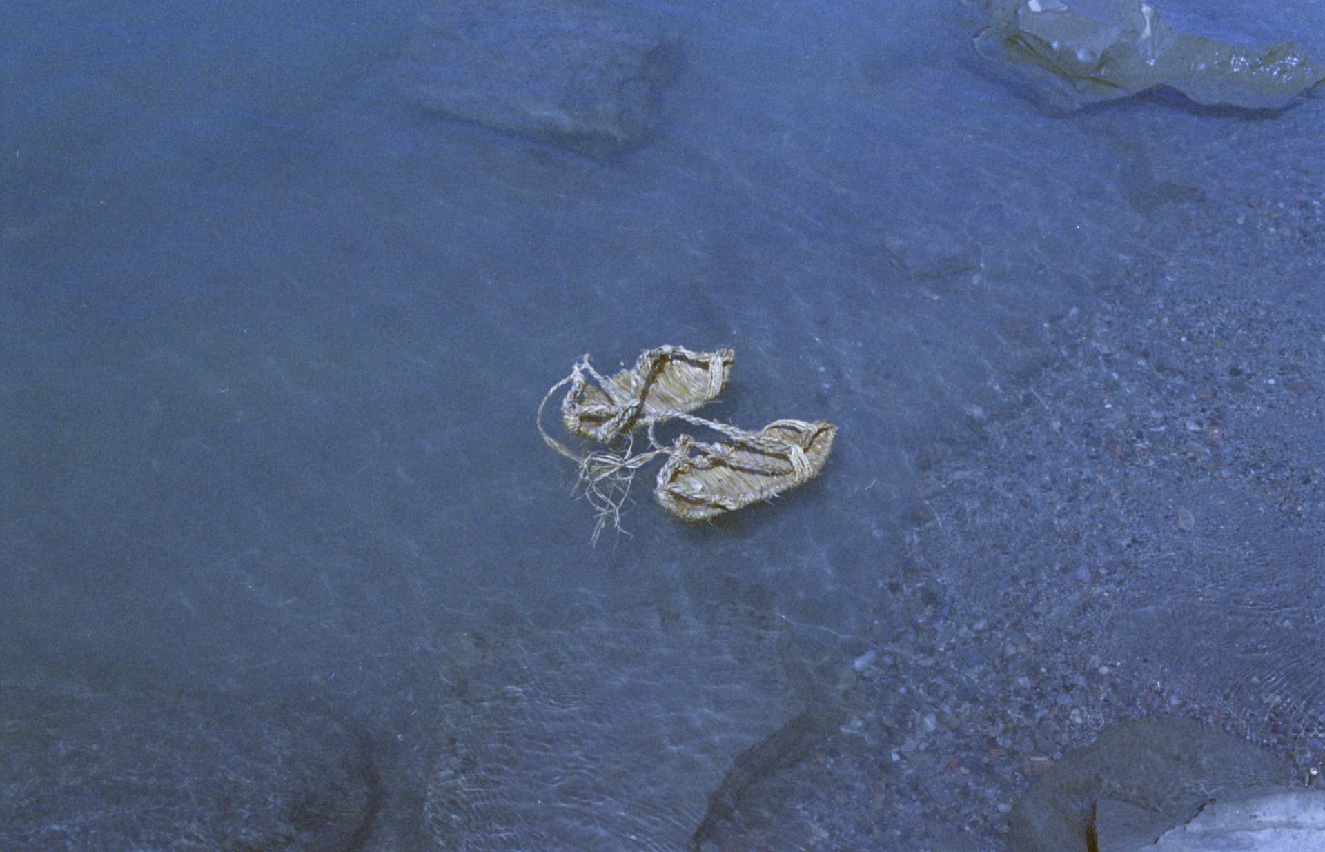 These shoes made of grass were the most common shoes used by people who once lived in the Yangtze River basin.
