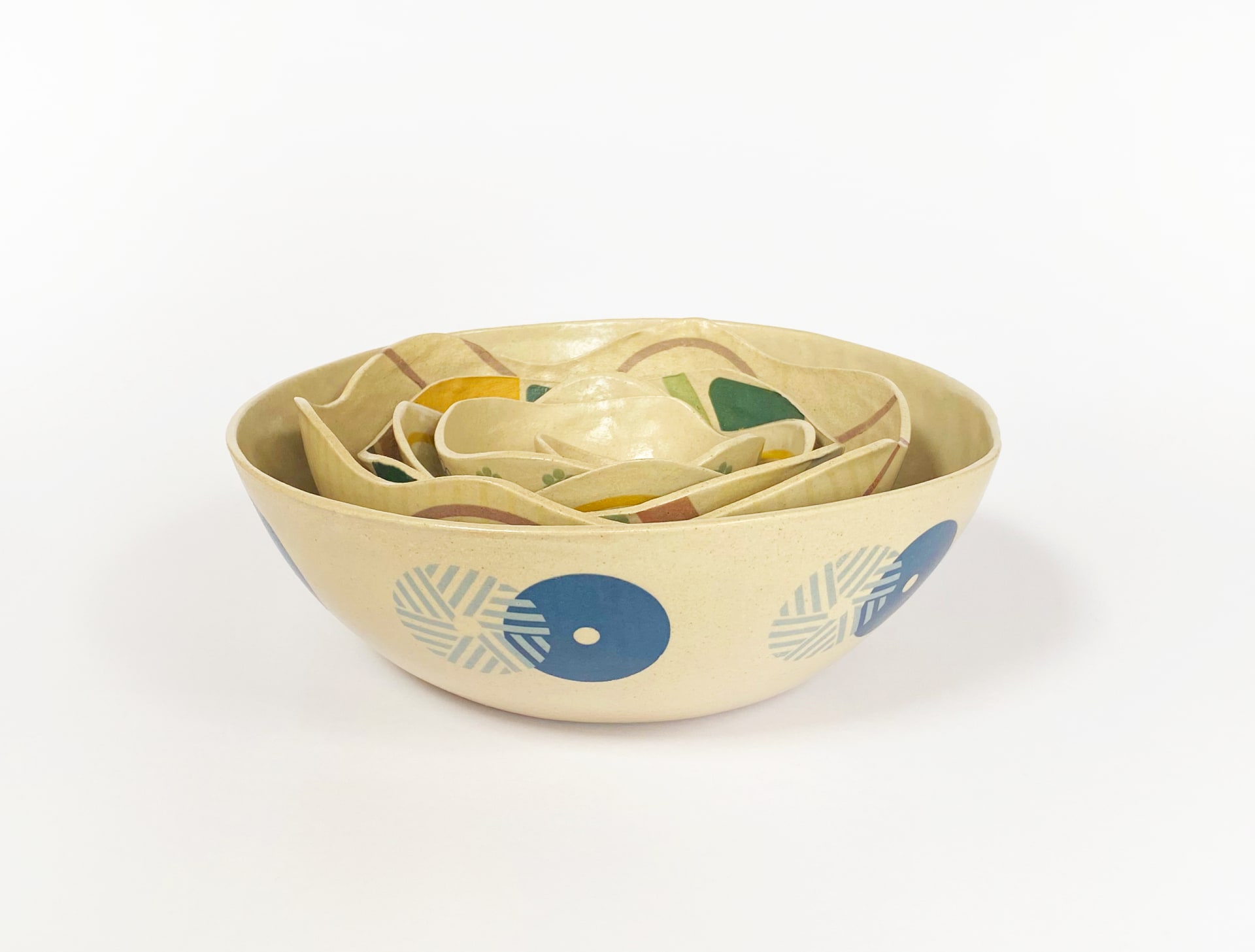 Bowls stacked inside each other.