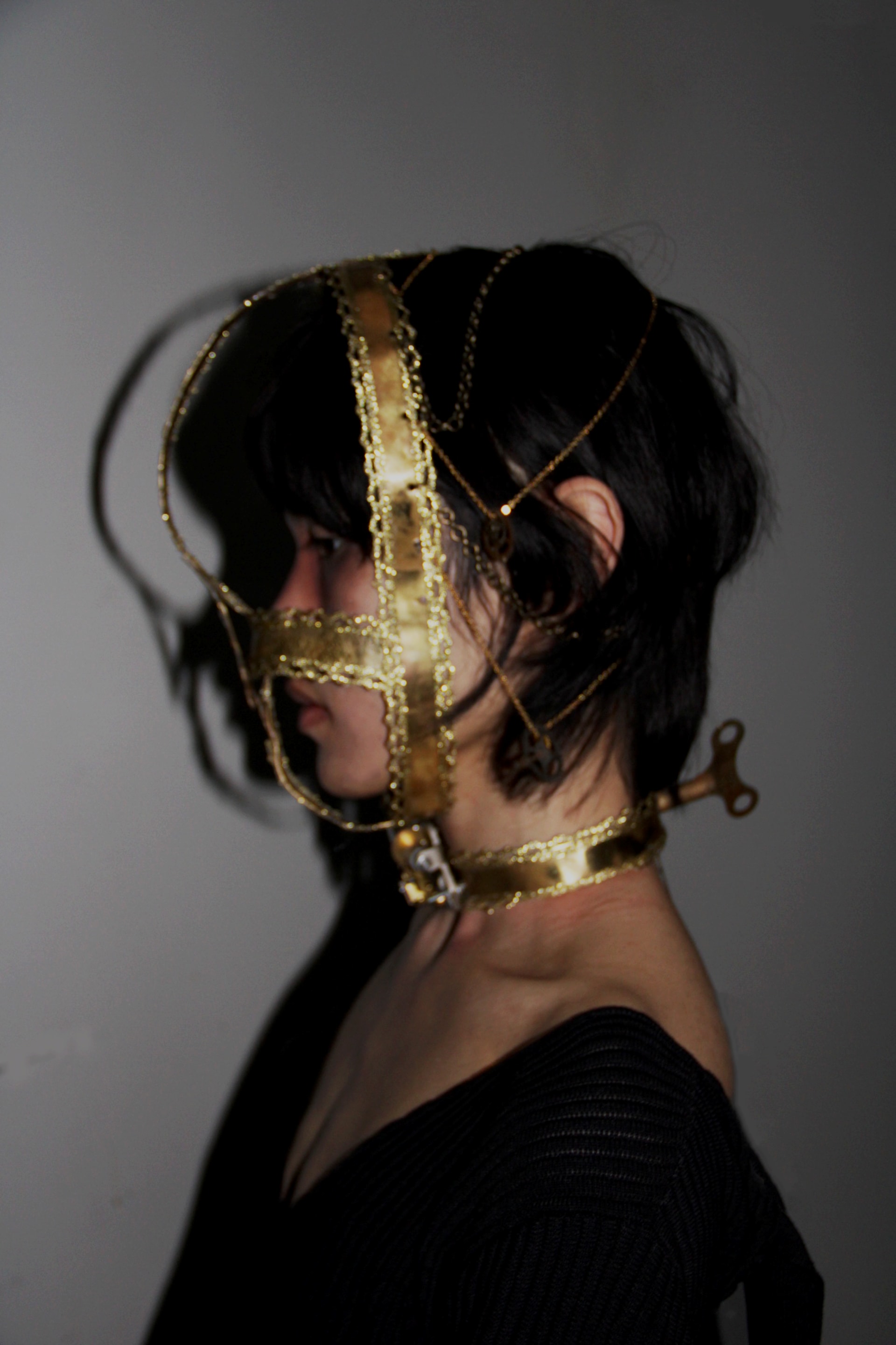 Orgel is a wearable jewelry piece inspired by steampunk, music, and kinetic movements. Referenced from character Olympia in The Tales of Hoffmann, Org