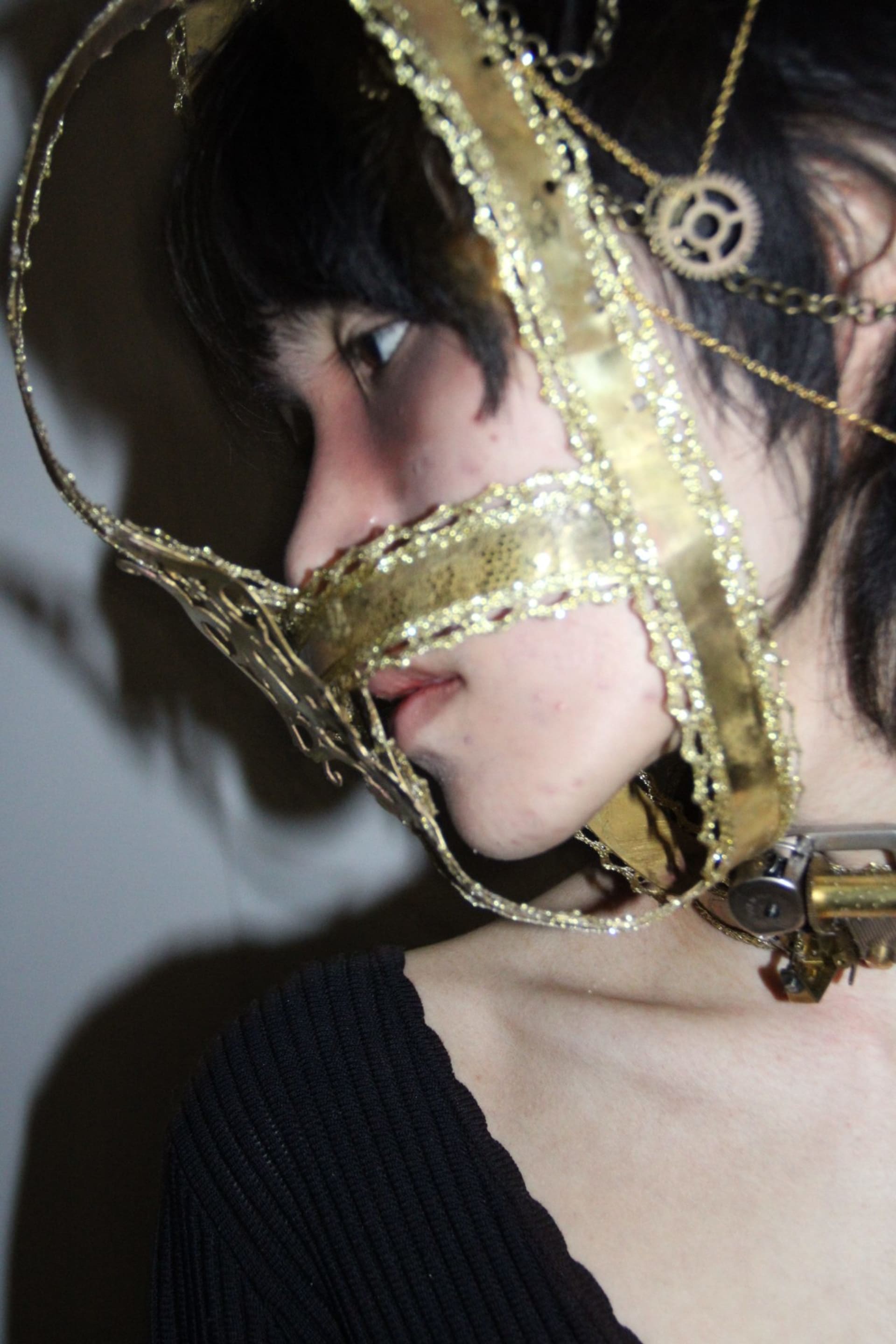 Orgel is a wearable jewelry piece inspired by steampunk, music, and kinetic movements. Referenced from character Olympia in The Tales of Hoffmann, Org