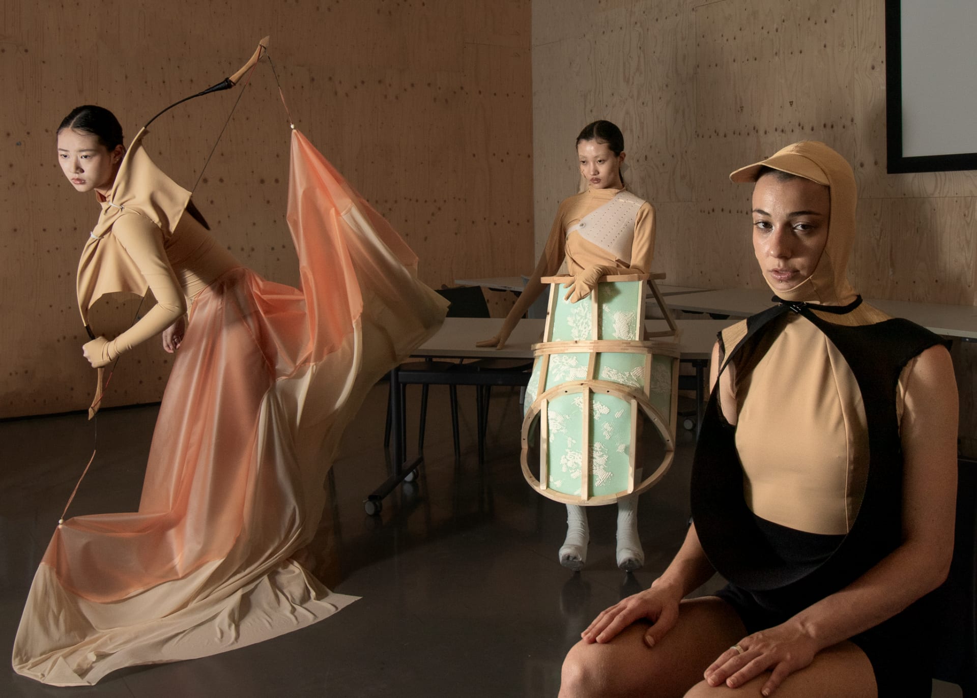 3 looks （bow dress, wood dress, mesh dress）