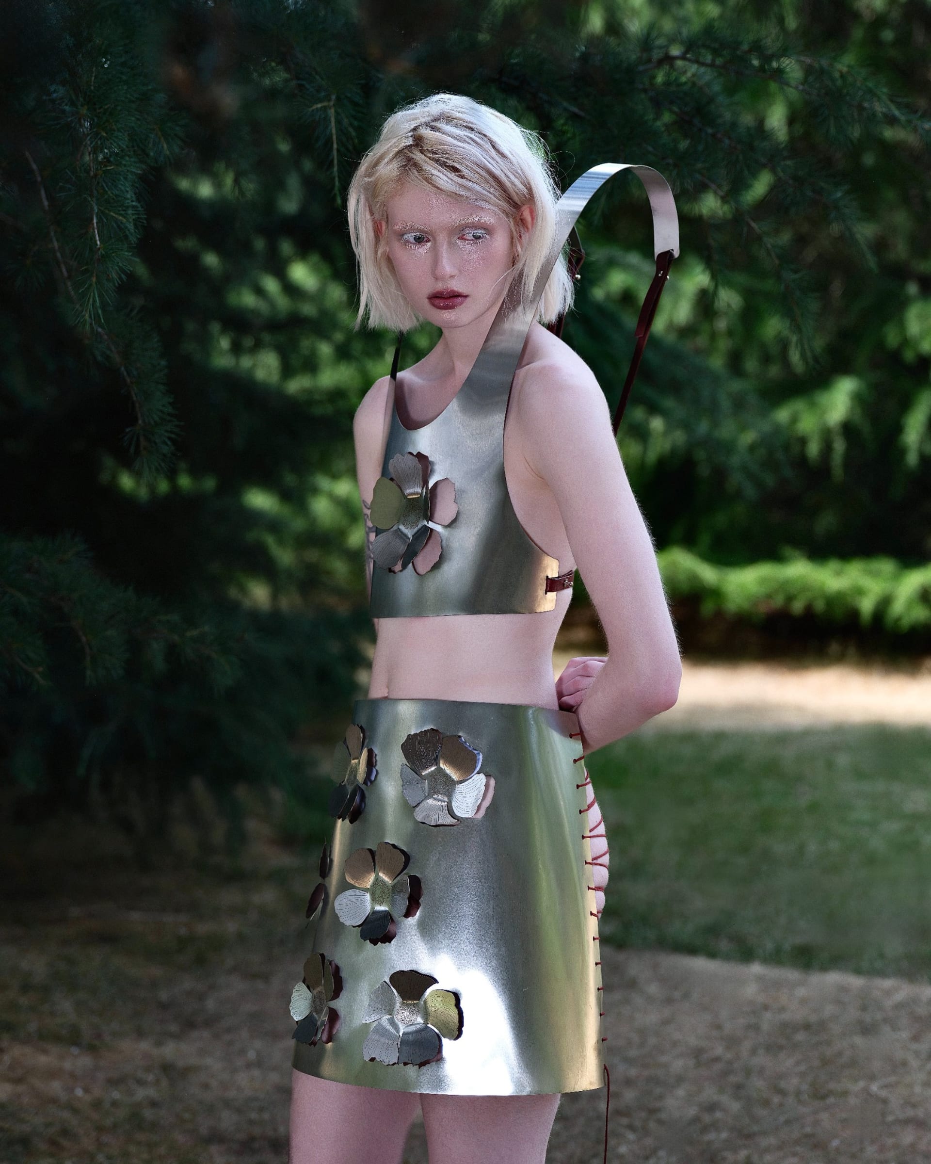 high raised shoulder ever-blooming poppy steel bodyplate, ever-blooming poppy steel skirt