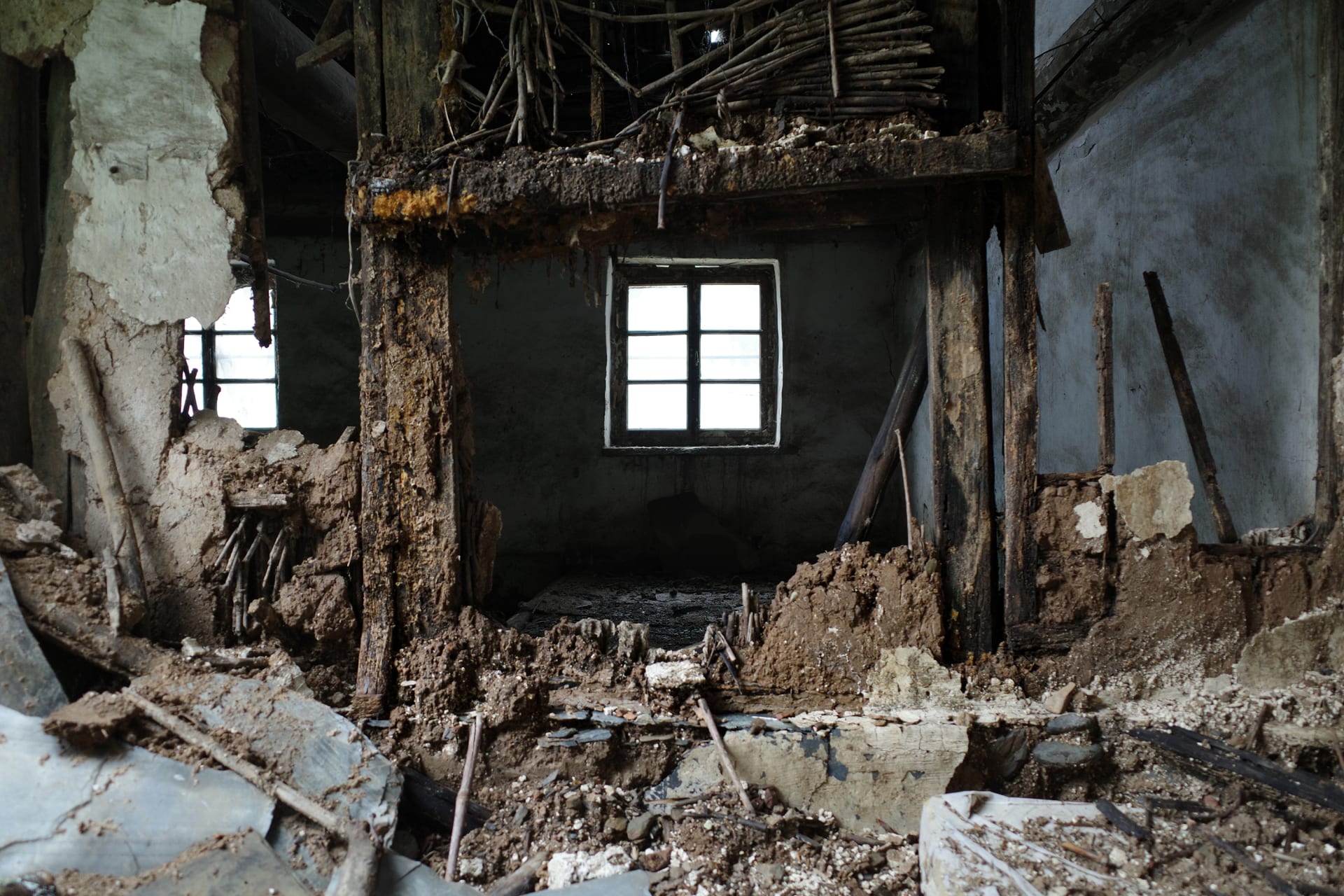 a image of window ruins