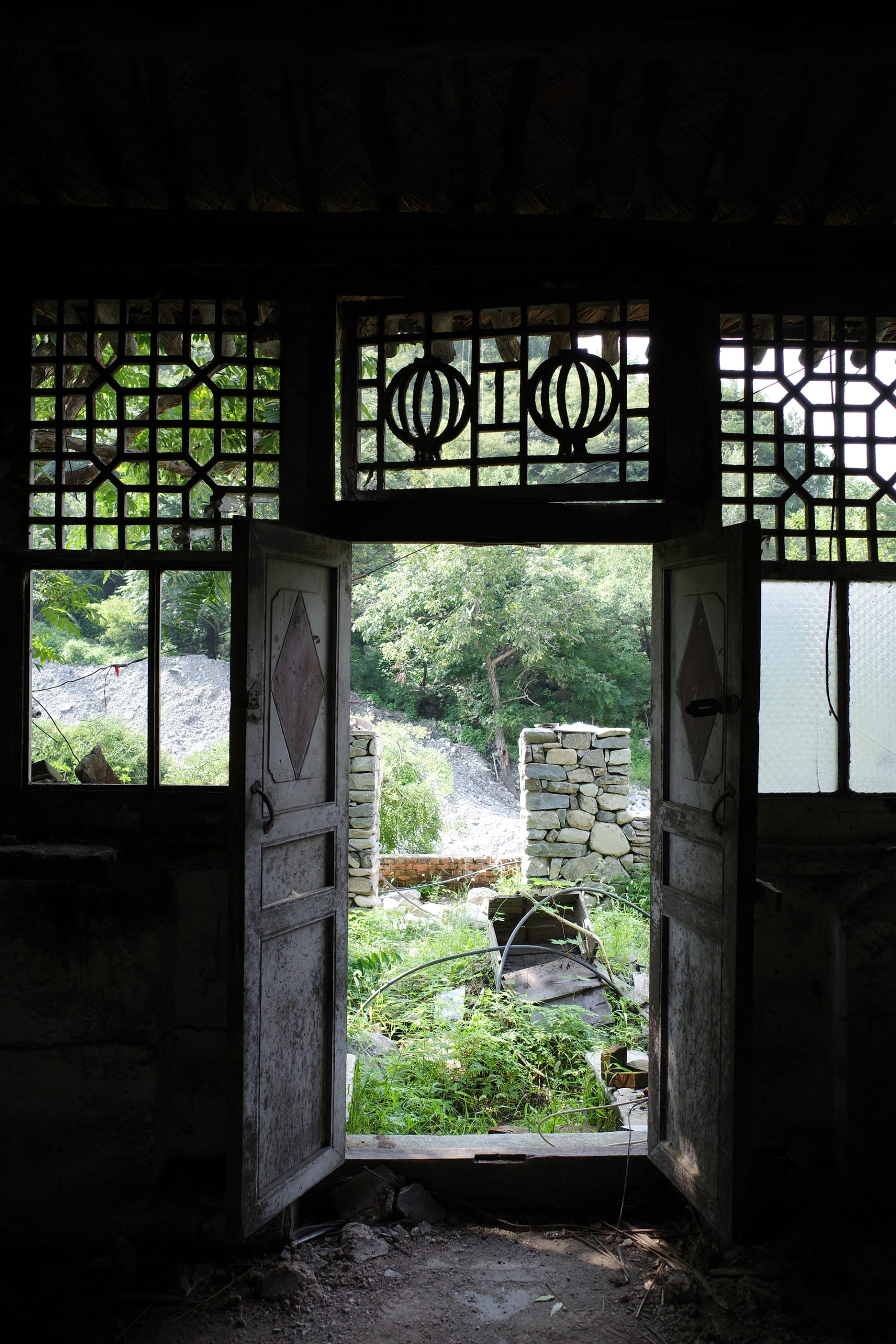 a image of door ruins