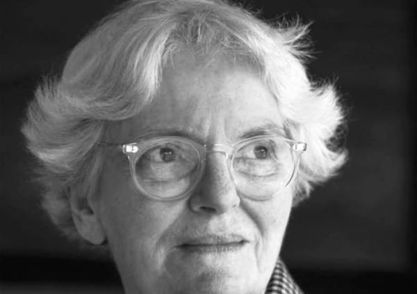 Portrait picture of Denise Scott Brown