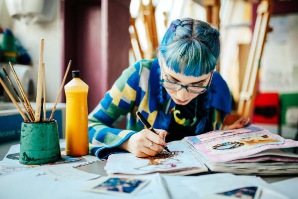 Student drawing in workshop 
