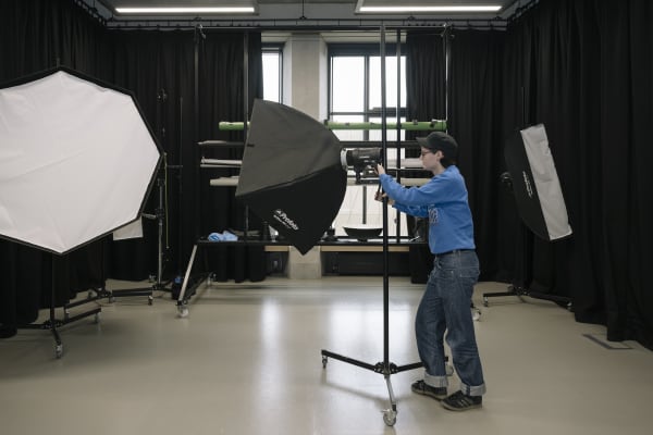 Photography Studio at East Bank. Photography by Ana Blumenkron.