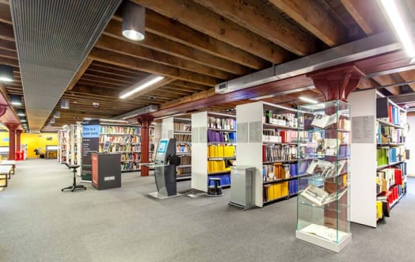 Photo of book shelves at the CSM library
