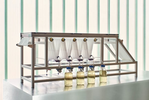 Machine with vials of liquid and fabric
