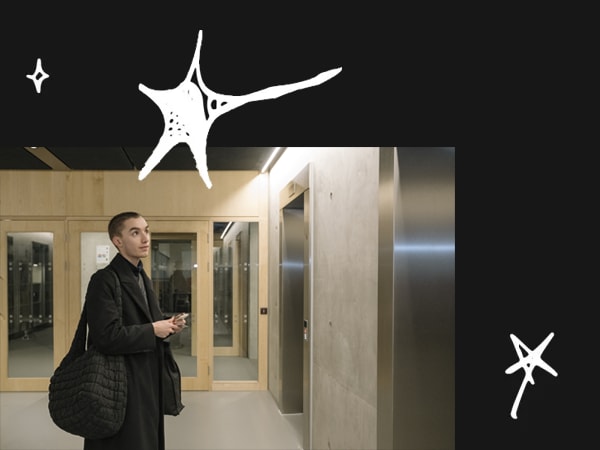 Student waiting for a lift at East Bank. Photography by Ana Blumenkron.