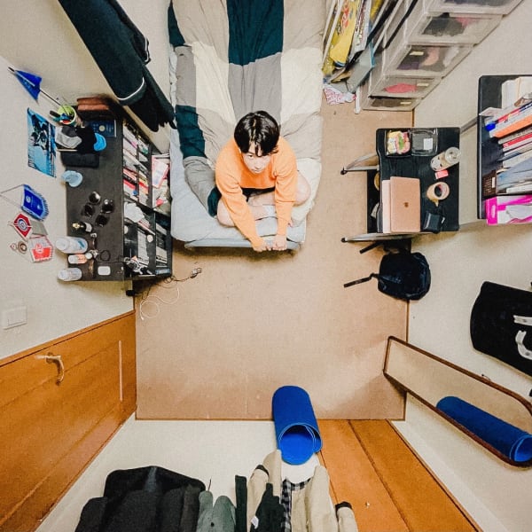 Figure photographed in bedrooms, taken from a bird's-eye perspective