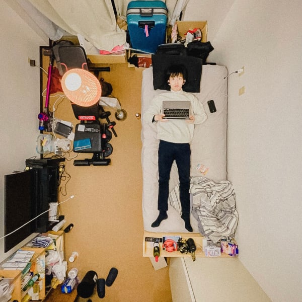 Figure photographed in bedrooms, taken from a bird's-eye perspective