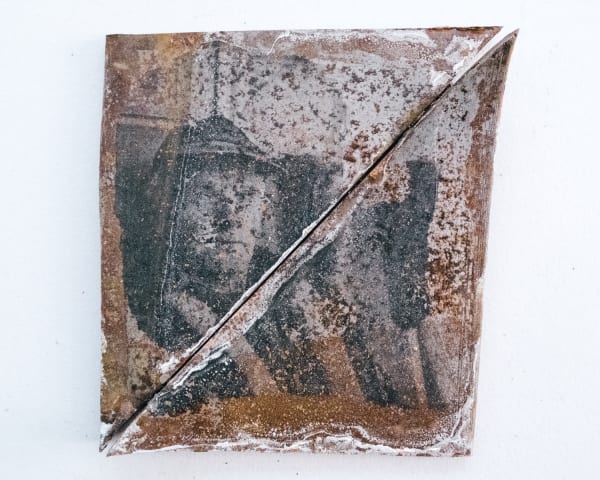 A blurry photograph transposed onto a square object.