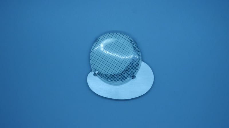 ceramic ball with a silver shadow, looks like 3D but it is 2D.