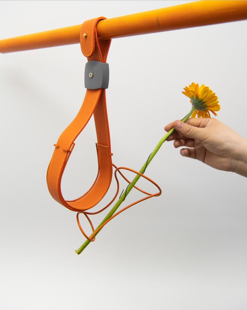 A hand strap displaced with a bouquet, inviting passengers to hold a bunch of flowers in the carriage and become gift-givers.