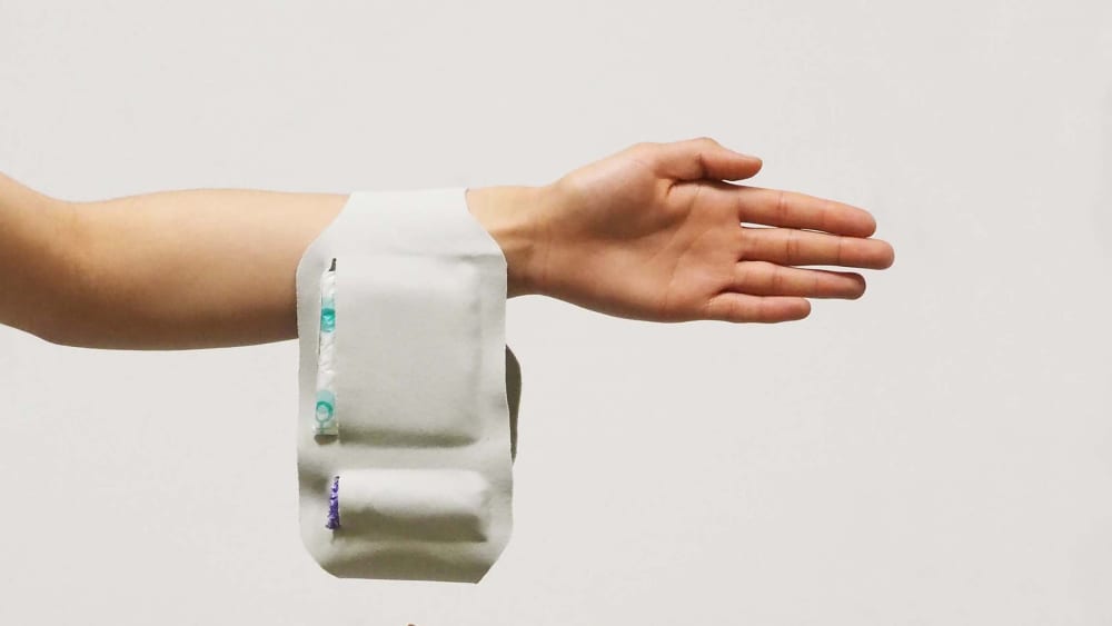 Arm extended with additional pocket hanging