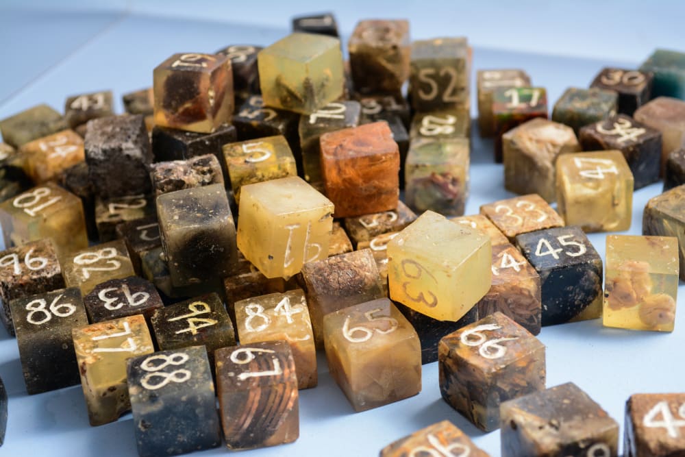 Multicoloured cubes with different numberings