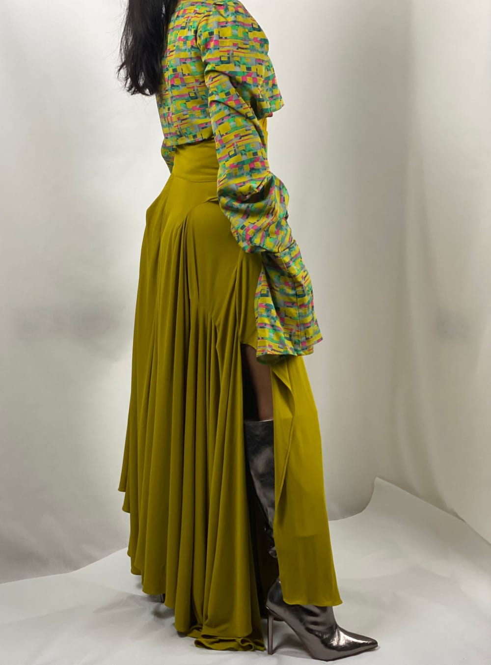 Side profile of De Top and Mosi Skirt garments made by Nelson Choga
