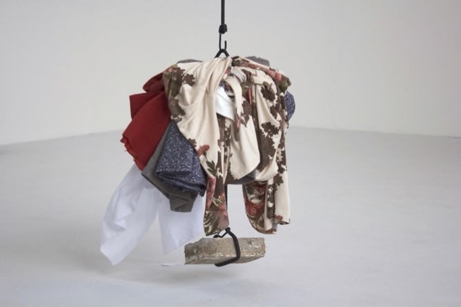 Installation of weighted clothing a brickwork