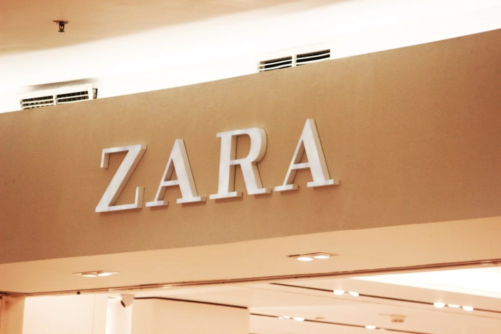 a logo that reads 'zara'