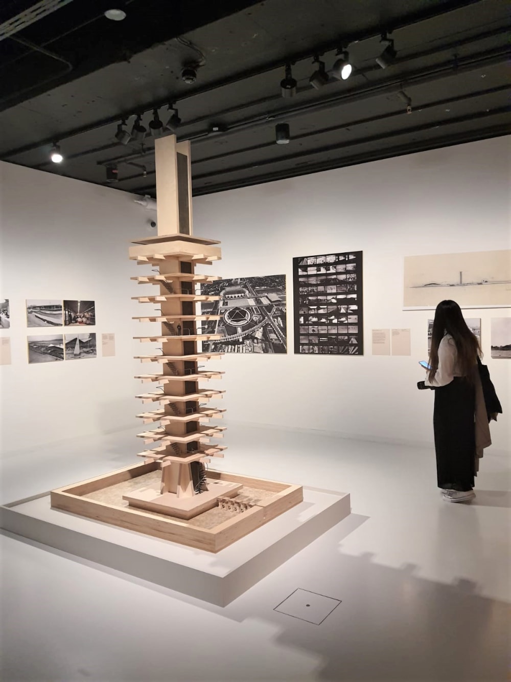 sculpture - wood in gallery