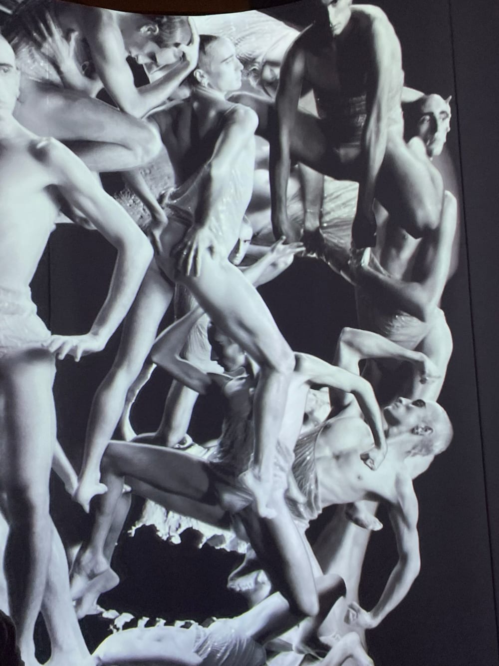 Mirage of dancing men