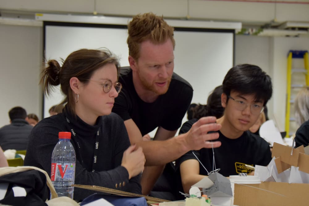 Chelsea College of Arts technician Stefan Willis teaching design students
