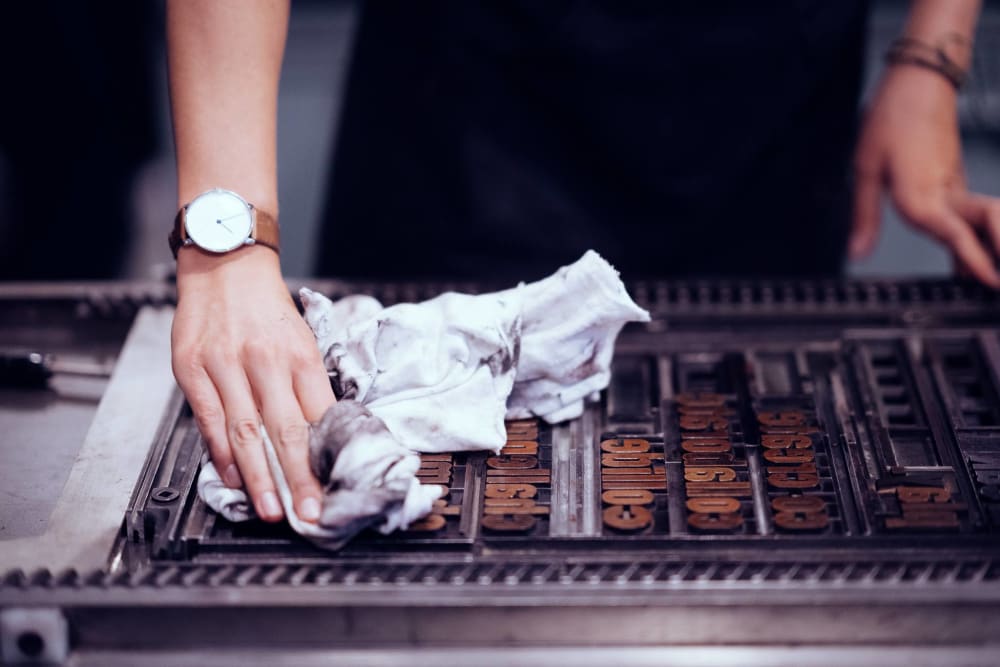 Cleaning the letterpress inbetween uses