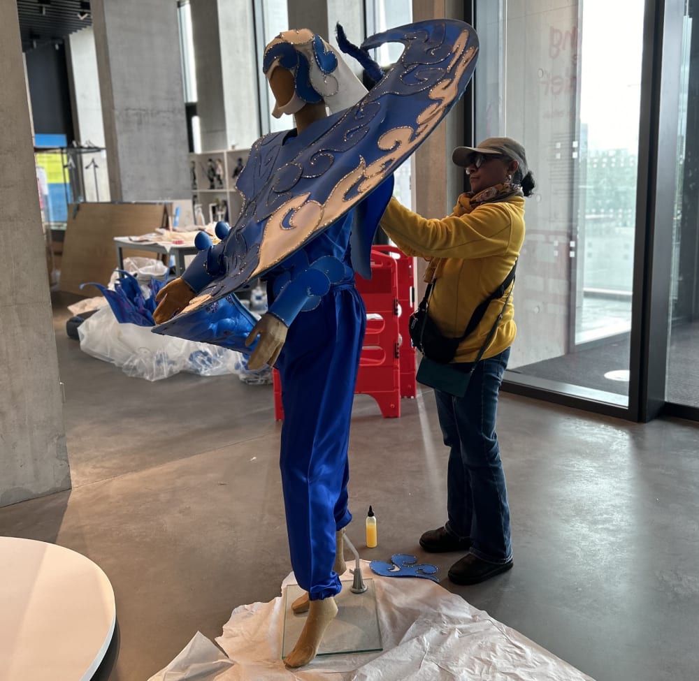 Clary Salandy installing mannequin