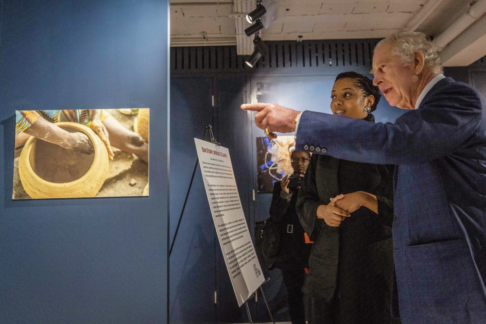 the king and antoinette looking at images of work