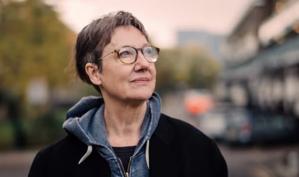 Woman with short hair and glasses looking to the right side
